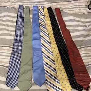 Lot of 7 men’s ties. Primarily Tommy hilfinger. Multiple colors.